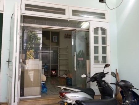 Cần cho thuê mặt bằng làm văn phòng mặt tiền đường Hồng Hà Phú Nhuận 15.000.000/ tháng