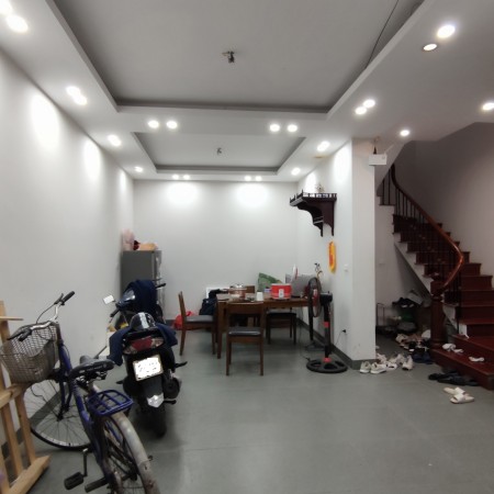 Bán nhà Cầu Giấy - 3 mặt thoáng - khu dân trí cao, tiện ích và an ninh tuyệt đối giá chỉ 5,6 tỷ