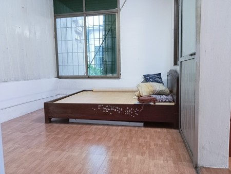 Cho thuê căn hộ tập thể phố Hồng Mai