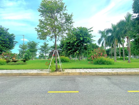Bán nhanh 2 lô liền kề đối diện trường học tại khu dịch vụ hỗn hợp VSIP Quảng Ngãi