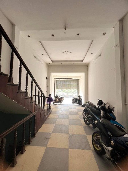 Bán nhà Âu Cơ Tây Hồ 64m2, mặt tiền 4.6m, 4 tầng, đang kinh doanh dòng tiền. Giá bán 14.5 tỷ