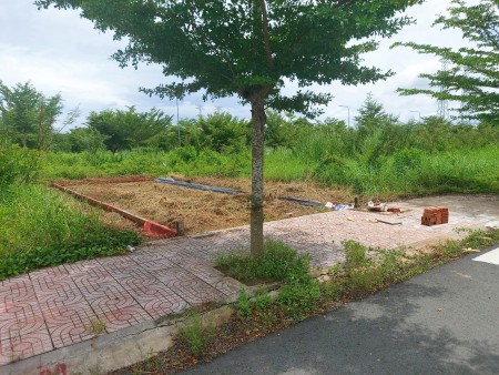 Cần bán gấp nền 75m2 sổ hồng riêng giáp thị trấn Đức Hòa giá 1t2