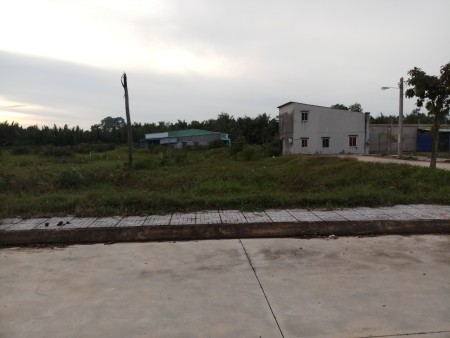 Cô chú lên sg định cư nên cần bán đất ở quê 500m2 shr mà giá bất ngờ
