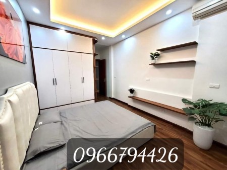 Cần bán nhà 5 tầng - Cầu Giấy nhà mới full nội thất , gần phố giá 3.99 tỷ .