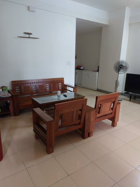 Gia đình cần bán căn hộ chung cư 310 Minh Khai.