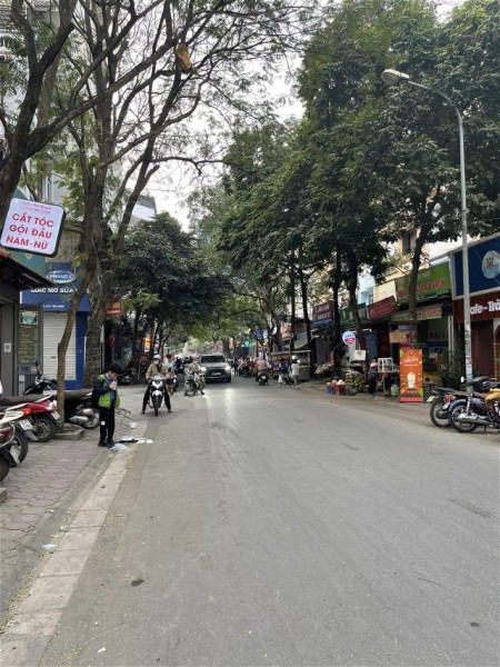 Hiếm nhà đẹp 3 tầng Đường 19 Tháng 5, 39m2, MT3.3m, vỉa hè, kinh doanh sầm uất, chỉ 8.5 tỷ