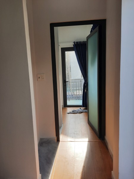 Chủ ngộp giảm luôn 200 triệu còn 4 tỷ 4 nhà BTCT 3 lầu mới xây 40m², tại Lạc Long Quân, Tân Bình