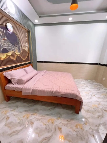 Bán gấp nhà 4 phòng ngủ, 4 vệ sinh ở Lê Văn Sỹ, Tân Bình