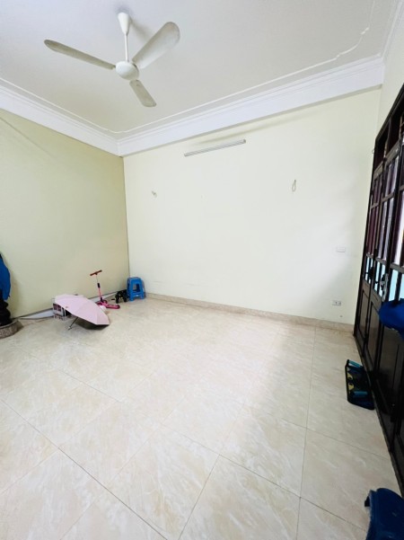 Chính chủ mặt phố Cù Chính Lan cho thuê tầng 1- Làm văn phòng - 25m2 - 5 triệu - giá rẻ