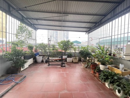 Bán nhà Nguyễn Văn Cừ thông sang Ngọc Lâm 42/50m .oto đỗ cửa , giá 5,68 ty