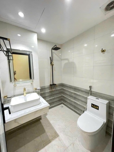 Bán nhà 5 tầng Nguyễn Văn Cừ, o tô đỗ cữa giá 4 tỷ 2