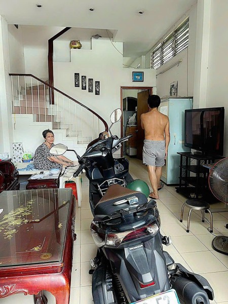 Bán nhà Huỳnh Văn Bánh p11 Phú Nhuận ,diện tích 4,2x15 trệt 2 lầu sân thượng