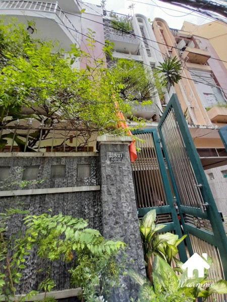 Cho thuê phòng trọ chính chủ ở Bình Thạnh, gần Hàng Xanh, có bancol, nội thất