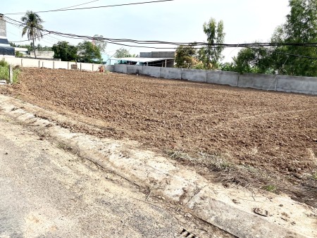 Bán đất ĐT.750 Trừ Văn Thố, KDC đông (5 x 40m), thổ cư, sổ hồng riêng, gần KCN. Giá 550 triệu.