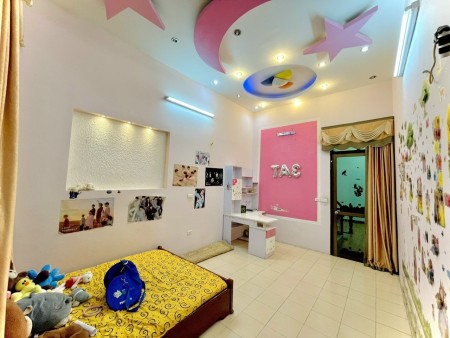 Chỉ nhỉnh 3 tỷ có nhà Cát Linh, trung tâm Đống Đa DT 33m2, 4 Tầng, FULL nội thất