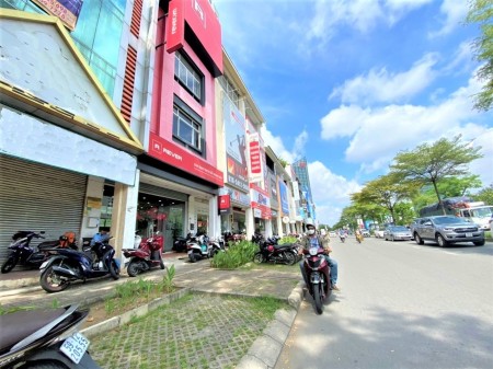 Cho thuê 3 căn nhà phố liền kề mặt tiền đường Nguyễn Văn Linh, quận 7