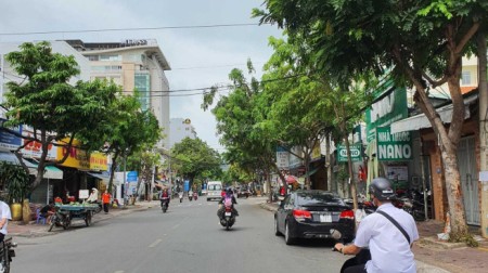 Bán lô đất 136m2 mặt tiền đường Trương Công Định Phường 7, kế ngã 5, hướng Đông Nam