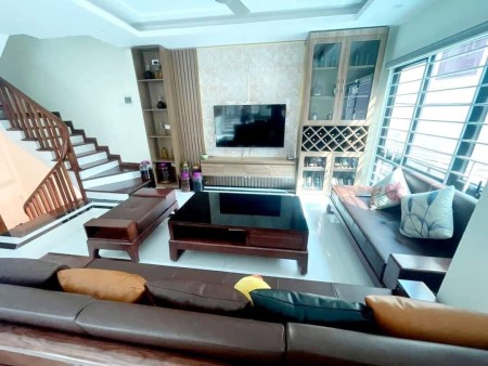 Chủ bán gấp hạ chào 350 triệu, giá mới 5.95 tỷ nhà đẹp ở luôn vị trí lô góc 2 mặt thoáng, ôtô đổ cửa