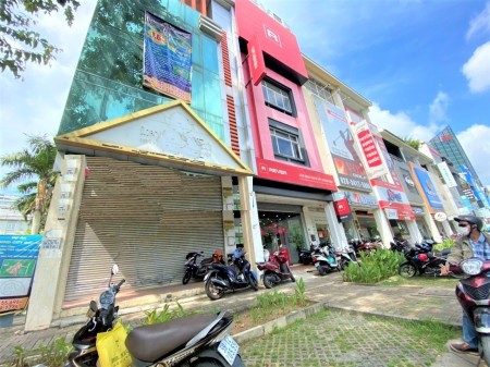 Cho thuê Nhà phố 3 lầu khu mỹ toàn mặt tiền đường Nguyễn Văn Linh, quận 7 tiện làm công ty