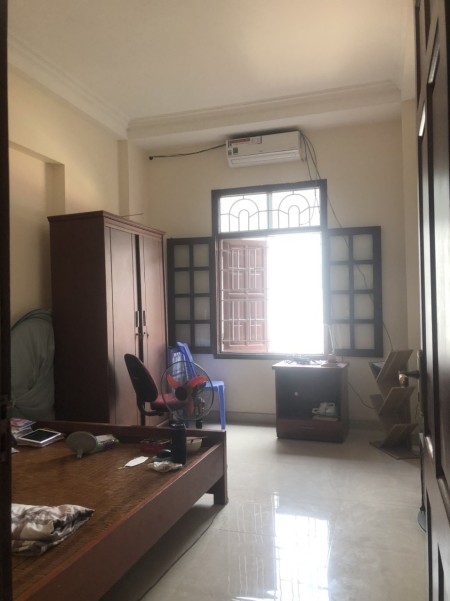Bán nhà Hồ Tùng Mậu cạnh ĐH Thương Mại - 36m2 X 5 tầng. Nhỉnh 4 tỷ. Ô tô. Tặng nội thất