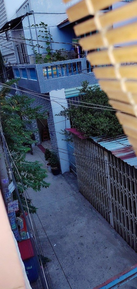 Cách mặt tiền đường 20M - Gần khu chung cư cao cấp, nhà vừa ở vừa cho thuê đều được