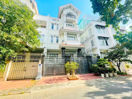 Giảm giá 5 tỷ bán gấp biệt thự cao cấp 2 lầu ST + hầm DT 10x20m mặt tiền số 29 Đường 12 Himlam Q7