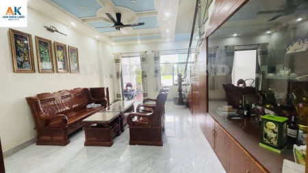 Bán nhà 1 trệt 2 lầu đã hoàn thiện nội thất dự án Thăng Long Home Hưng Phú. Giá bán 9.3 tỷ - 110m2