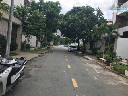 Cần bán 210m2 full thổ cư, mặt tiền đường nhựa 8m, cách ql 13 100m, đối diện chợ, BHX, trường cấp 2