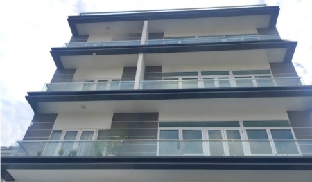 Cho thuê nhà nguyên căn mặt tiền quốc lộ 13, TP Thủ Đức, gần chợ, trường học