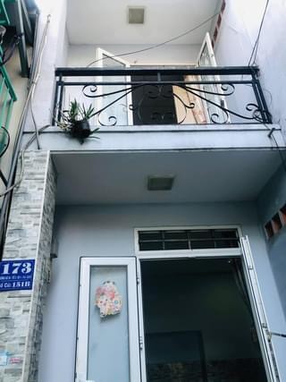 Chính chủ cần bán gấp nhà mặt tiền thụt 50m. Giấy tờ pháp lý minh bạch, giao nhà ngay.