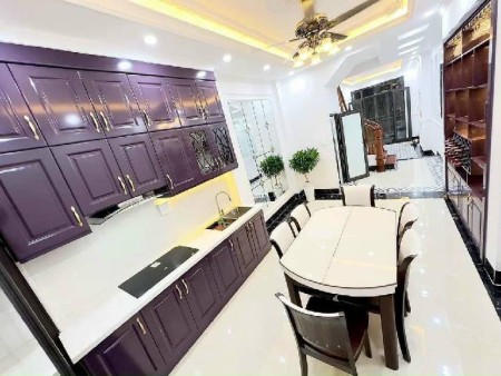 Ngôi Nhà 4 Tầng Tại Thịnh Quang, Thái Thịnh, Đống Đa, 48m2, Giá 6.5 Tỷ - Ô Tô Gần