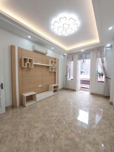 Cực HOT! Bán nhà Tứ Liên Tây Hồ, 2 ô tô đỗ cửa, DT 40m², mặt 6,2m, giá 8 tỷ TL mạnh