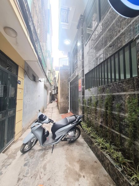 Cần bán tòa nhà mới đẹp Quận Hoàng Mai, Phố Nguyễn Đức Cảnh, DT110x7 Tầng, thang máy, chào 18.7 tỷ