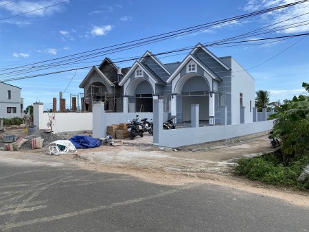 Nhà phố VinaHome 3 Hàm Liêm, cách trung tâm Phan Thiết 10 phút, chỉ 600Tr nhận nhà ngay.