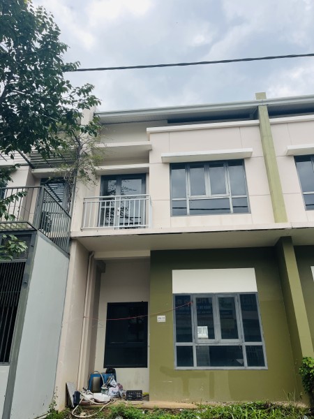Cần bán nhà mặt phố, giao nhà ngay, MT đường nhựa, gần quốc lộ, bán kính 200m có đầy đủ tiện ích.