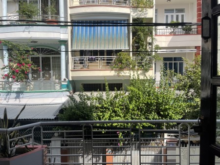 Bán nhà 3 tầng hẻm oto Bạch Đằng, Nha Trang, cách Biển chỉ 1km