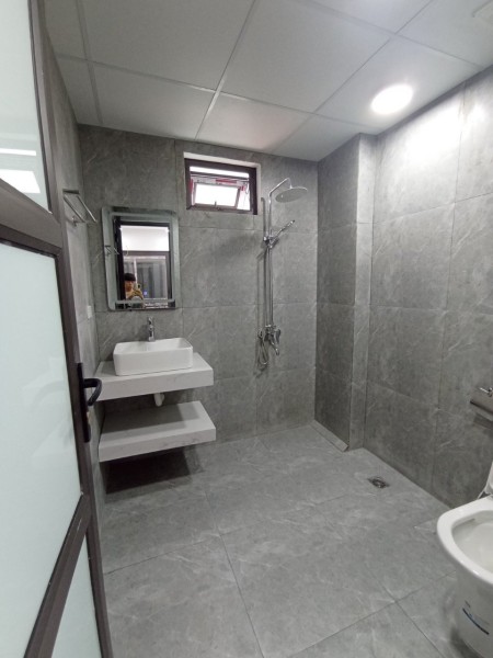 Bán nhà gần Vincom Smart City 34m²*5T, ngõ thoáng, ô tô đậu sát nhà giá 2.7 tỷ. LH: 0986 732 688
