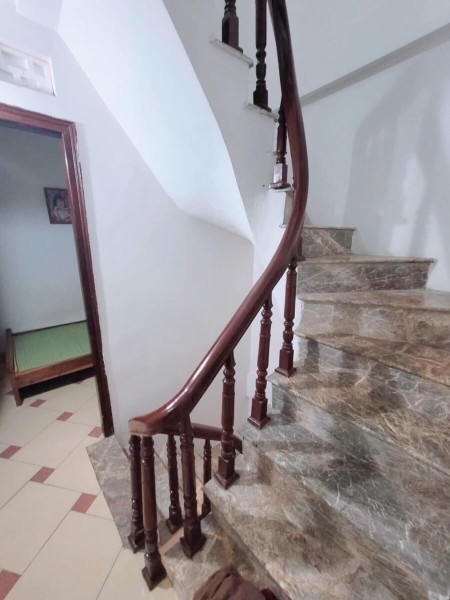 Bán nhà Cát Linh, Đống Đa 36m2, 5 tầng, nhỉnh 3 tỷ, nhà sát phố đẹp, vào ở ngay