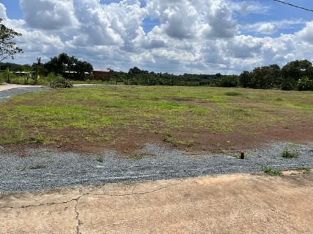 Năm ngoái tôi có mua miếng 2000m² đất định về làm nhà vườn, nhưng nay kẹt quá cần bán nhanh