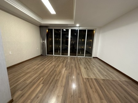 Cho thuê shophouse Saritown nội thất gỗ cao cấp giá 110 triệu