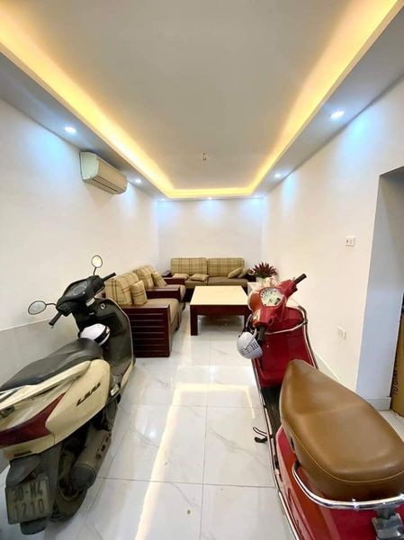 Bán nhà Khâm Thiên, Đống Đa, 30M2*5 tầng giá chào 2 tỷ