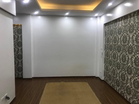 Cần chuyển nhượng căn nhà vị trí đẹp, thiết kế hiện đại, giá rổ rất hợp lý phố Giáp Bát, Q Hoàng Mai