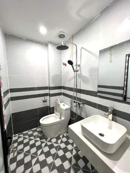 Bán Nhà riêng Phố Đại La - Ô tô - Kinh doanh đông đúc - 62m2 x 5 tầng