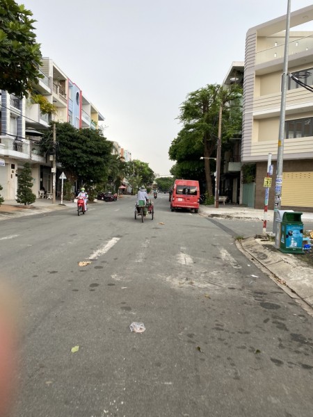 Cần bán gấp - Đất thổ cư vuông vức 4x13.5m, gần chợ, trường học, cạnh BHX, đã có SHR