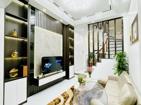 Nhà phố Phương Mai, ngõ ô tô, 41m2, giá 5 tỷ 85