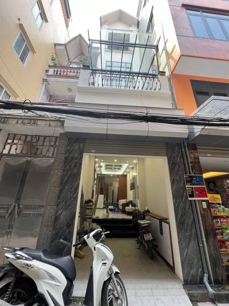 Bán nhà Hoàng Quốc Việt DT 40m², Nhà xây 4,7 Tầng Chỉ Chỉ 4,7 tỷ