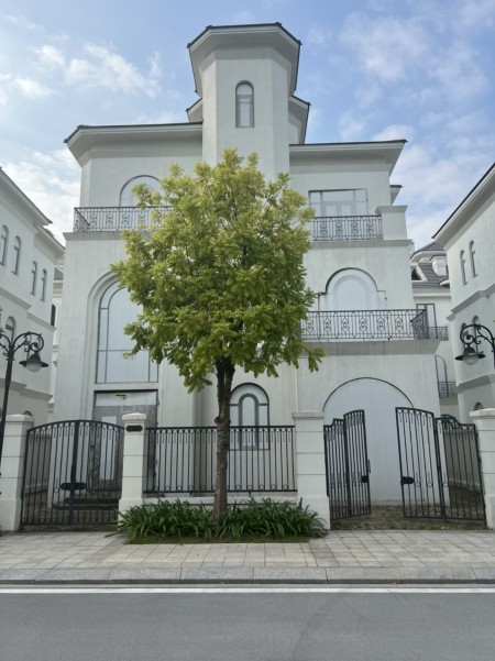 (gấp) Đơn Lập khu khép kín Ngọc Trai, 288m2 đông nam giá 58.3 tỷ Vin Gia Lâm (0985941715)