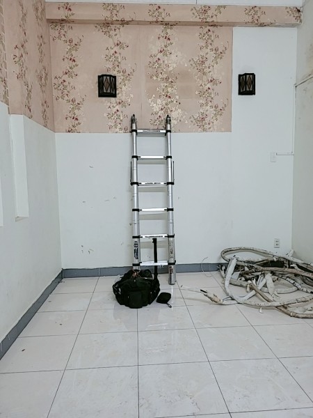 Giá 3.800.000 (có máy lạnh, máy nóng lạnh, kệ bếp) CHDV mới xây quận 7