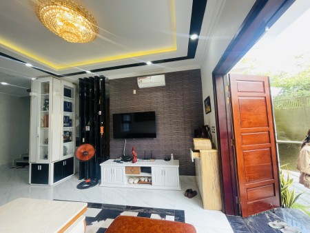 Bán biệt thự đẹp Full nội thất KĐT Phước Long A, giá chỉ 9.5 Tỷ