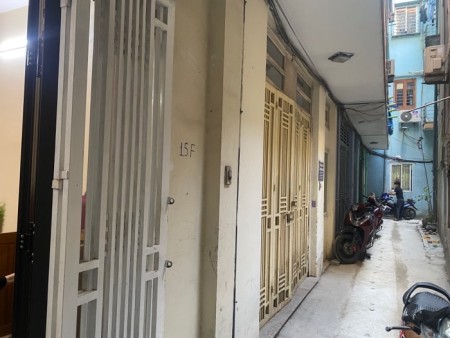 chủ nhà cần bán gấp, 30M2 - 5 Tầng - nhỉnh hơn 3 tỷ - phố Quan Nhân